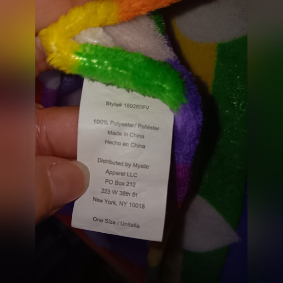 Rainbow Stripped Heart Twin Size Throw Pre-owned - Picture 3 of 6